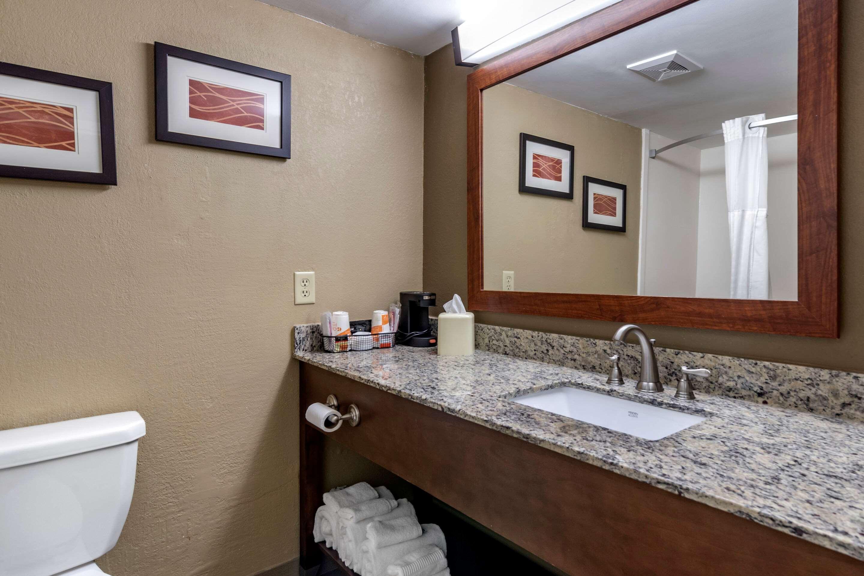 Comfort Inn & Suites Leeds I-20 Buitenkant foto